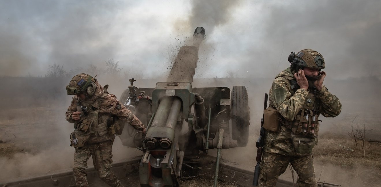 Ukrainian artillery firing in Donetsk