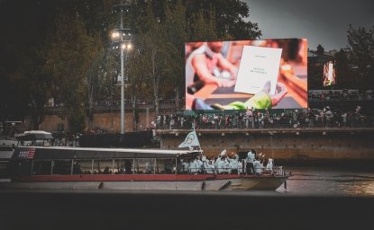 Refugee Olympic Team on the Seine