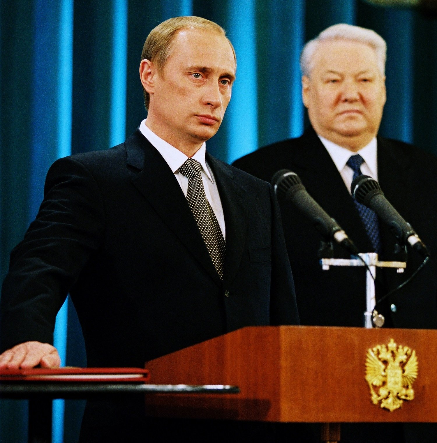 Vladimir Putin inauguration with Yeltsin in the year 2000