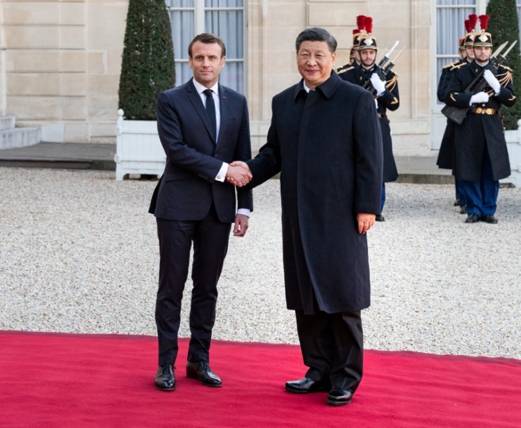 Macron and Xi Jinping Shaking Hands
