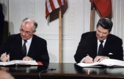  Ronald Reagan Library - wikipedia commons